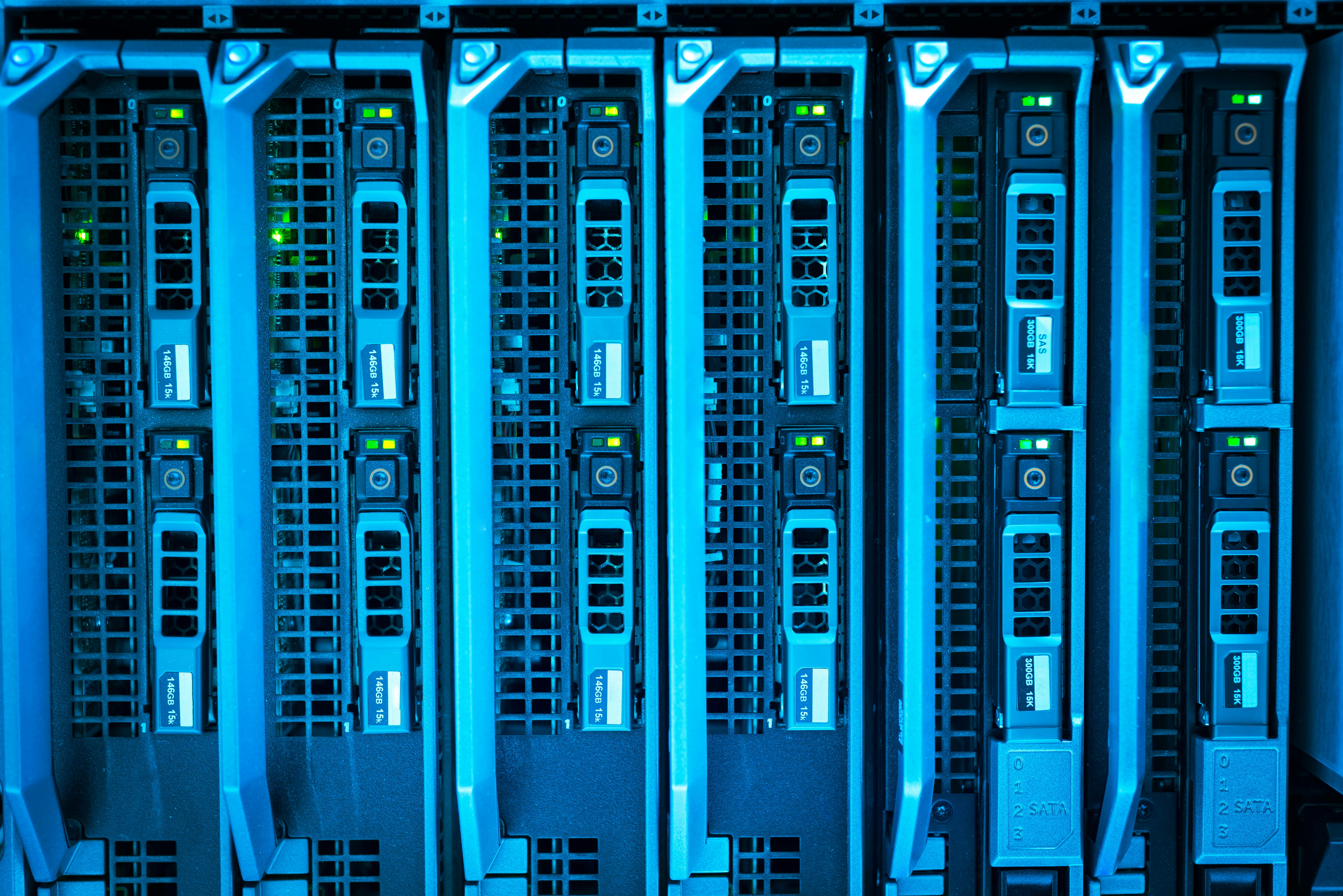 Imagem ilustrativa de servidores; não retrata o equipamento afetado nem a infraestrutura local da WAR Enterprise